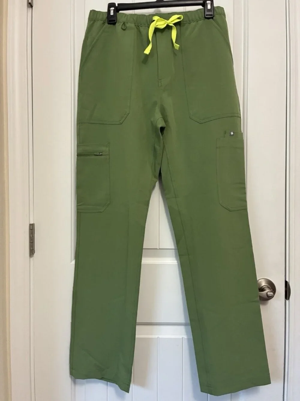 Figs Axim Cargo Scrub Pants In Olive Size MT 32” x 33”